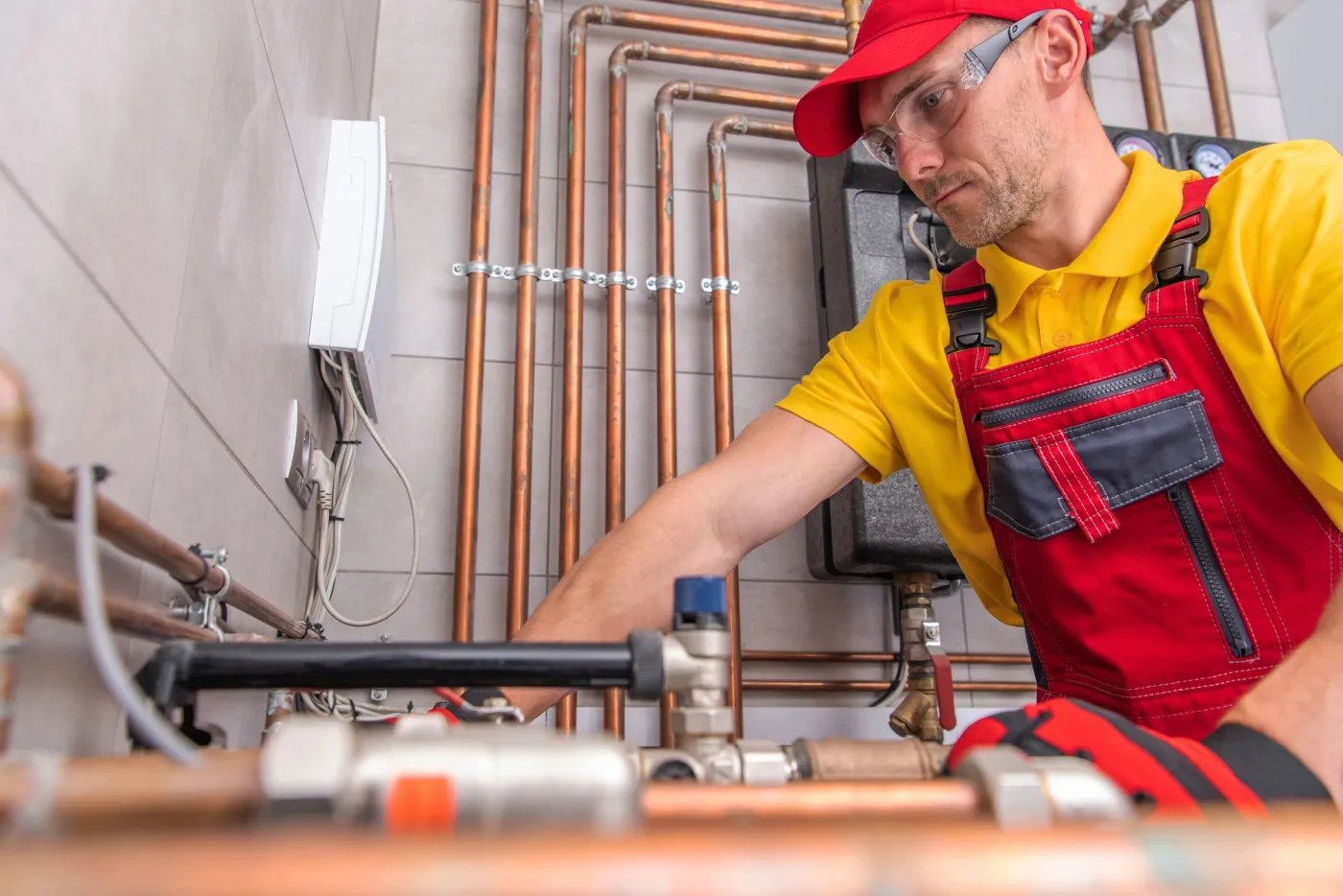Réglage et nettoyage d'une chaudière à condensation ELM Leblanc pour prolonger sa durée de vie